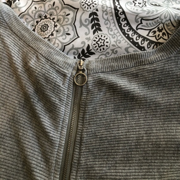 Fancy gray long sleeve top - Picture 5 of 5